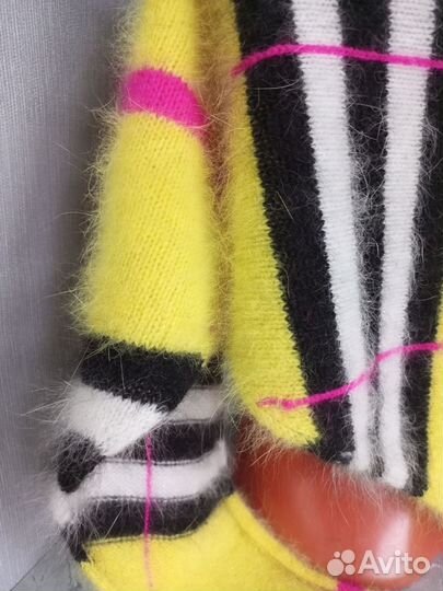 Бактус-косынка Burberry из ангоры желтый