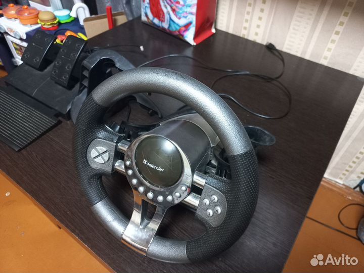 Игровой руль с педалями для пк