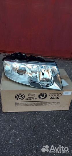 Фара передняя правая на skoda superb