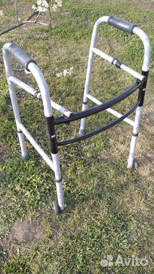 Ходунки для взрослых на колесах