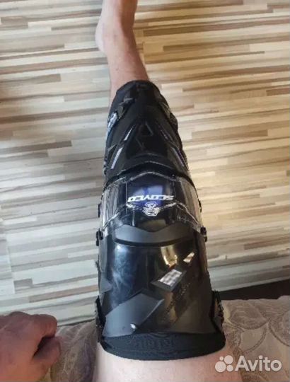 Шарнирные наколенники scoyco