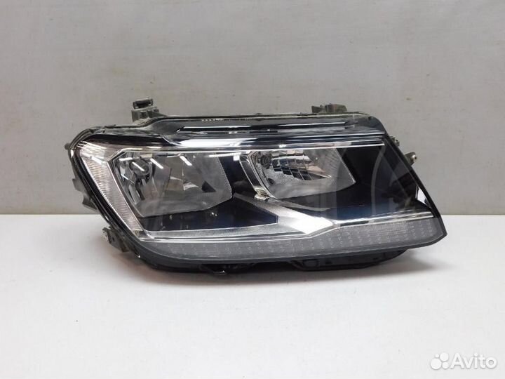 Фара правая Volkswagen Tiguan