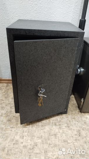 Продам сейф