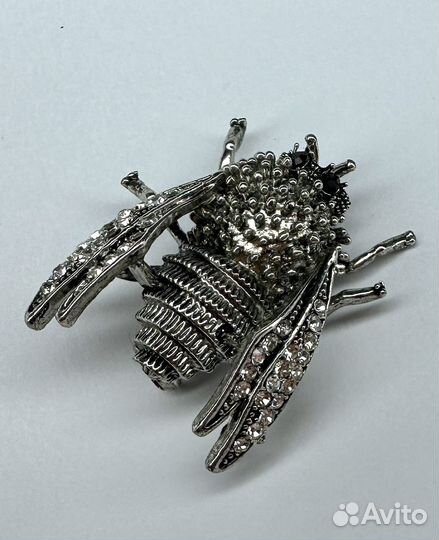 Брошь в винтажном стиле 