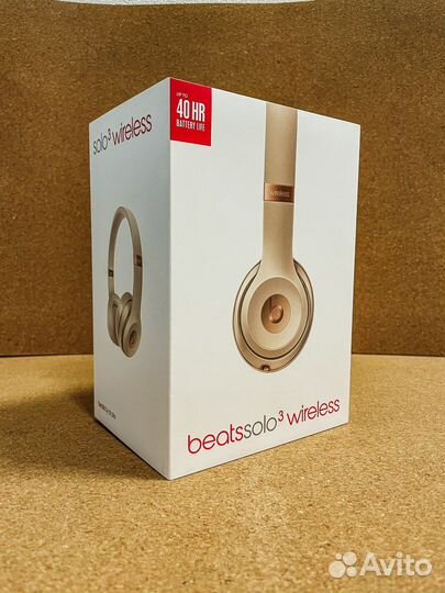 Beats Solo 3 wireless. Matte Gold