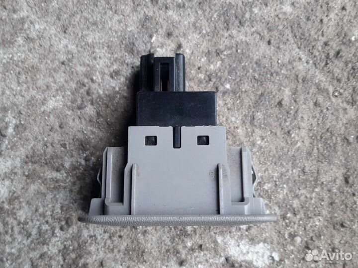 Кнопка багажника Toyota crown S170