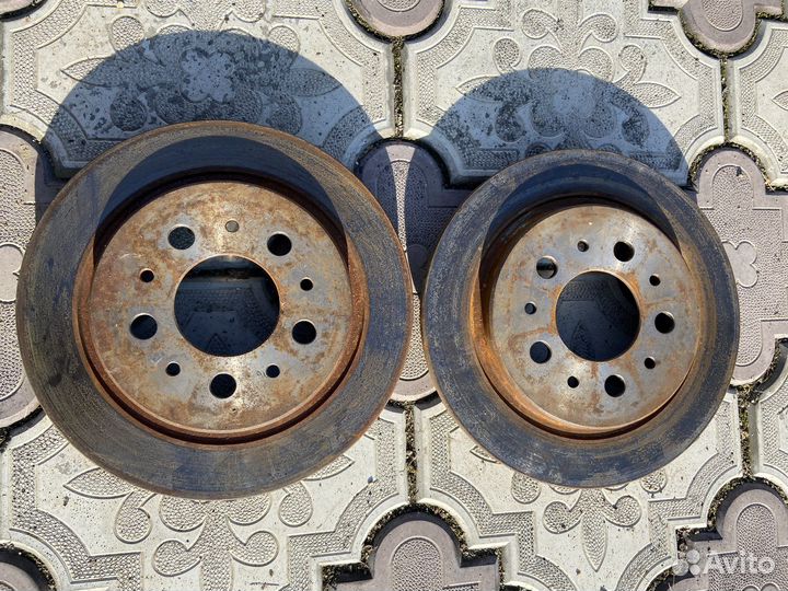 Тормозные колодки задние на Volvo 960