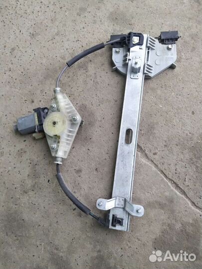 Стеклоподьемник зад. Правый kia rio 4