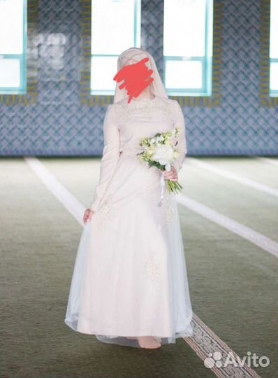 Платье на никах