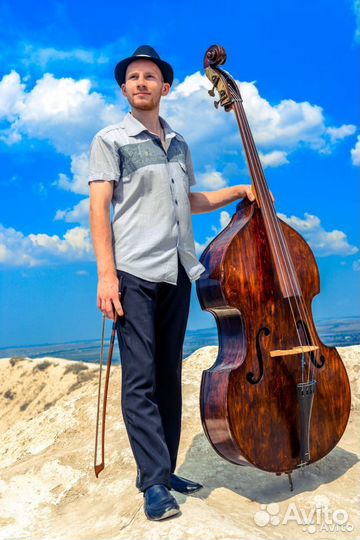 Контрабасистъ на праздникъ, свадьбу, меропріятіе