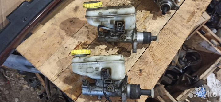 Главный тормозной цилиндр Chrysler Sebring 2