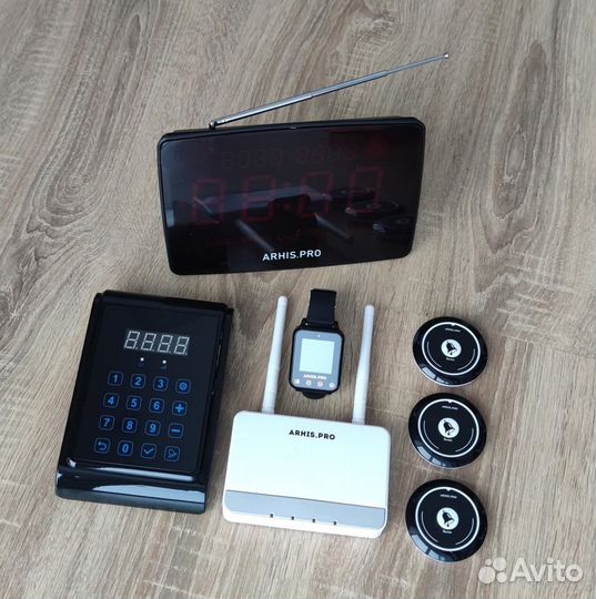 Система вызова: кнопка вызова официанта с часами