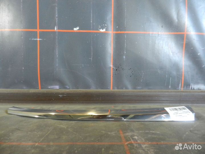 Молдинг решетки радиатора правый - Toyota Camry