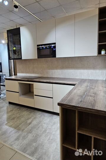 Кухня выставочный образец