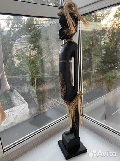 Статуэтка деревянная