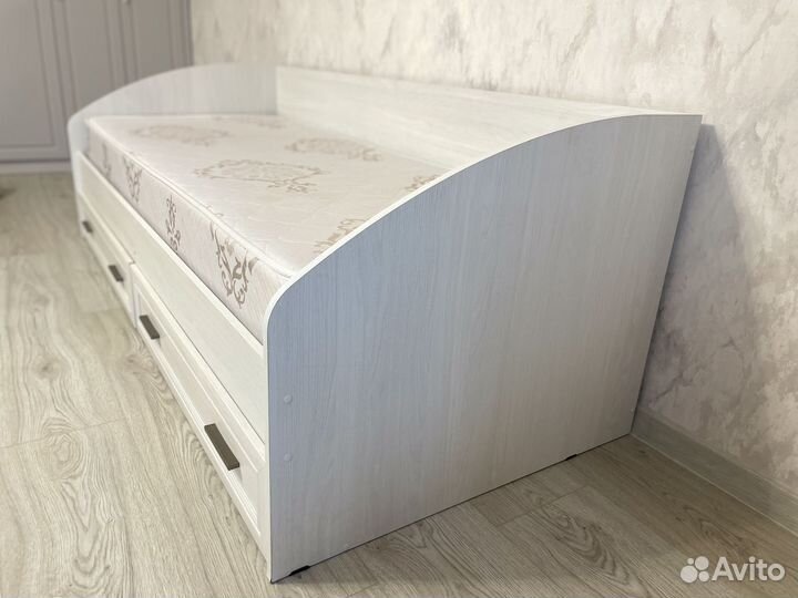 Продам кровать 90 на 200