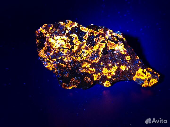 Гакманит, Эвдиалит. 251