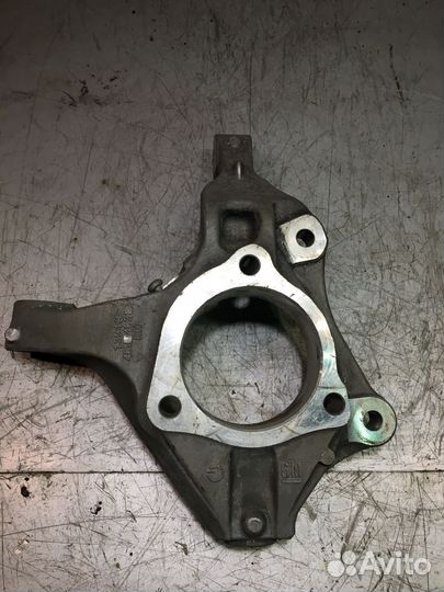 Кулак поворотный правый Шевроле Круз