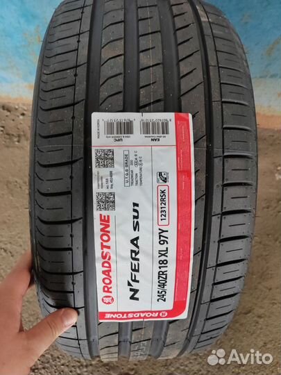 Roadstone N'Fera SU1 245/40 R18