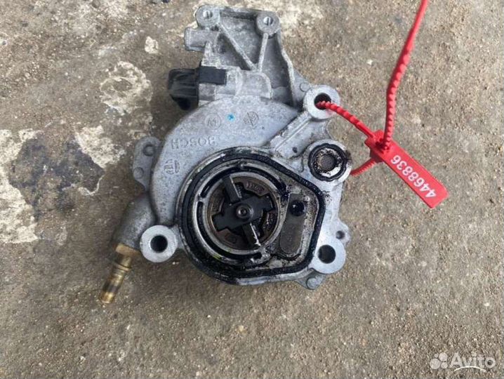 Насос вакуумный Peugeot 407