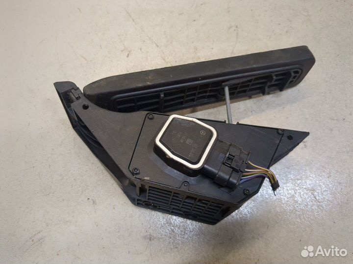 Педаль газа Mercedes C W204, 2008