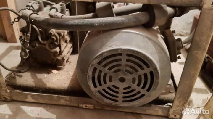 Электродвигатель с редуктором