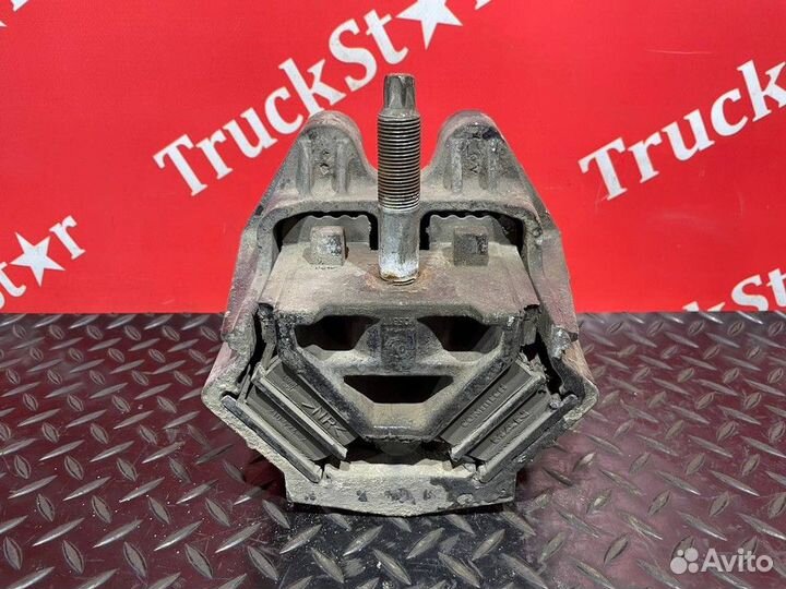 Подушка двигателя передняя