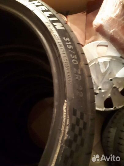 Michelin Pilot Sport 4 S 295/35 R21 и 315/30 R22