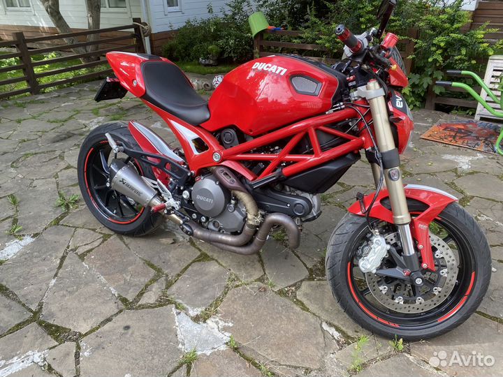 Ducati Monster 1100EVO