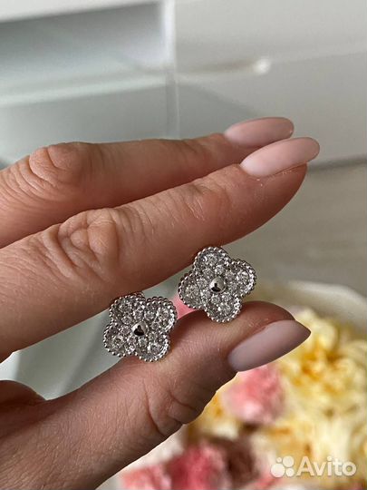 Золотые серьги van cleef