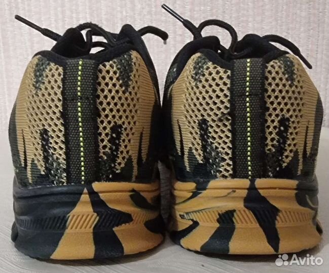 Кроссовки с металлическим носком