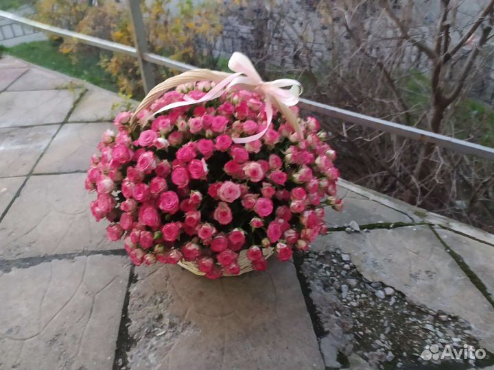 Корзина роз, кустовые розы