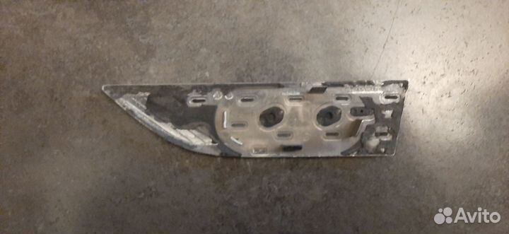 Эмблема крыла переднего polo