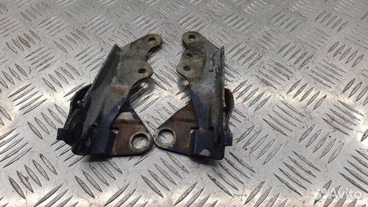 Петля капота Mazda Tribute внедорожник 2 2002