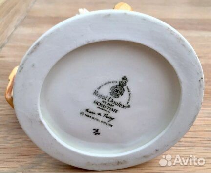 Royal Doulton девочка с портфелем школьница домой