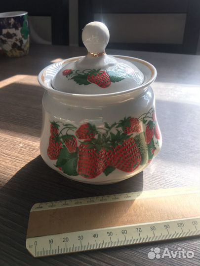 Фарфор - чайник, сахарница, подставка