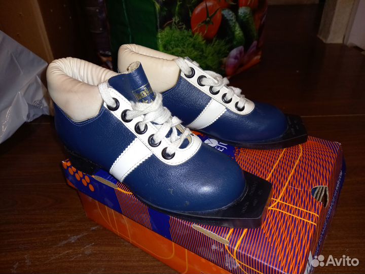 Лыжные ботинки 35 и 31 (195) размеры