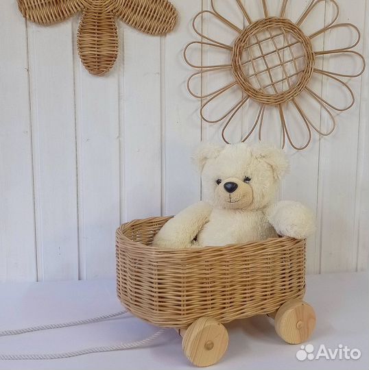 Плетеная тележка. Тележка-каталка для детских игр