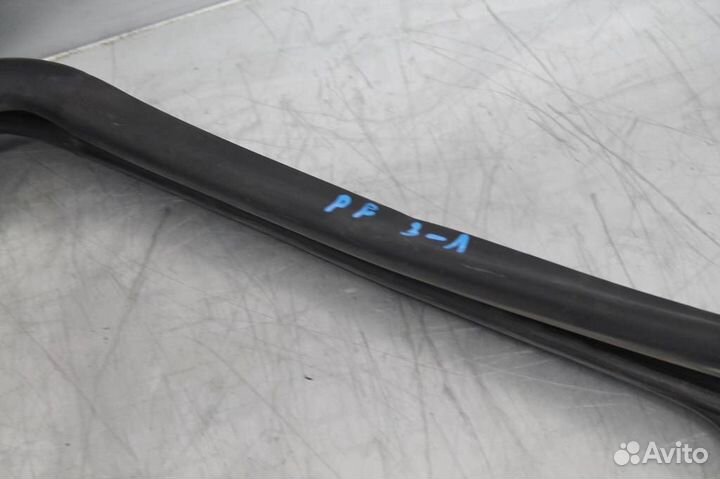 Уплотнитель стекла двери задней левой Nissan Path