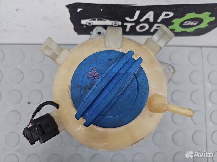 Бачок расширительный Volkswagen Passat B7 1.4 caxa