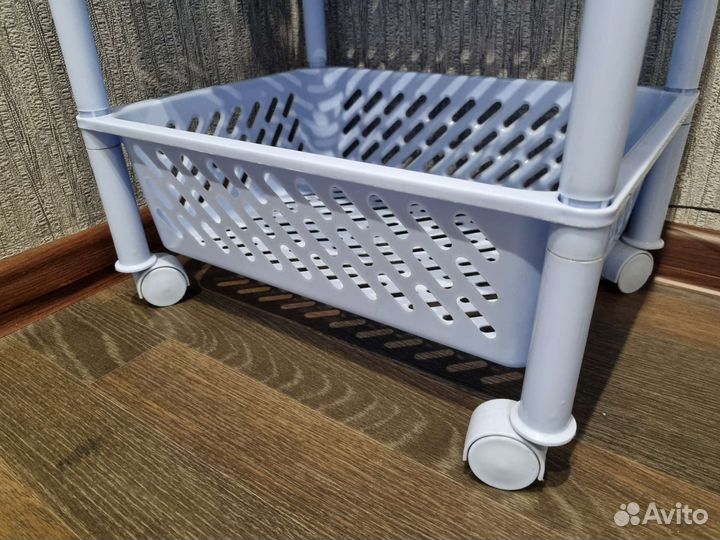 Этажерка на колёсиках