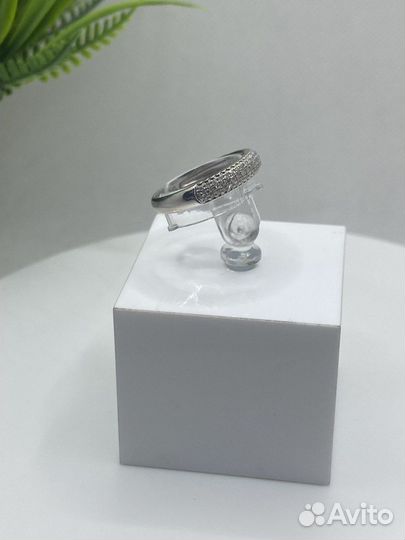 Золотое кольцо 585 пробы с бриллиантами