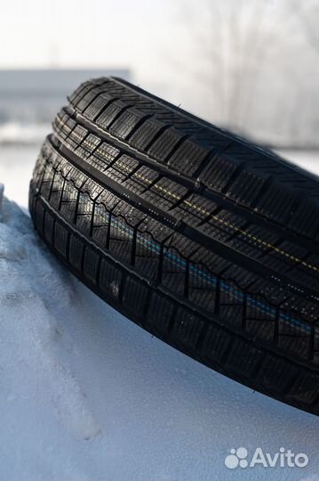 Zmax Icepioneer 868 205/50 R17 93H