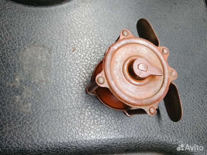 Старинная катушка для рыбалки