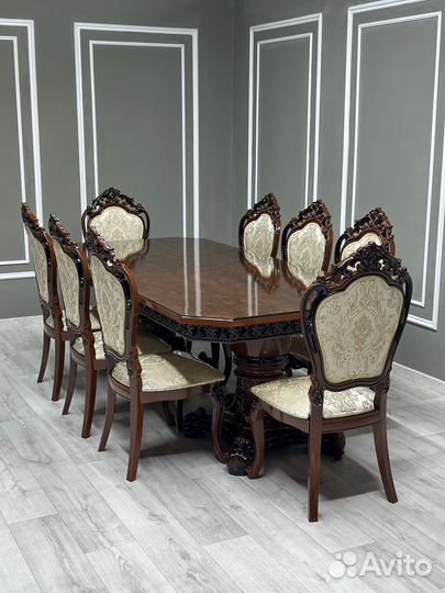 Стол и стулья в гостиную. В наличии