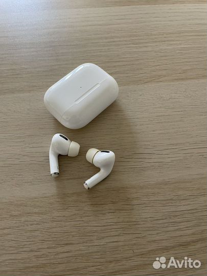 Беспроводные наушники apple airpods