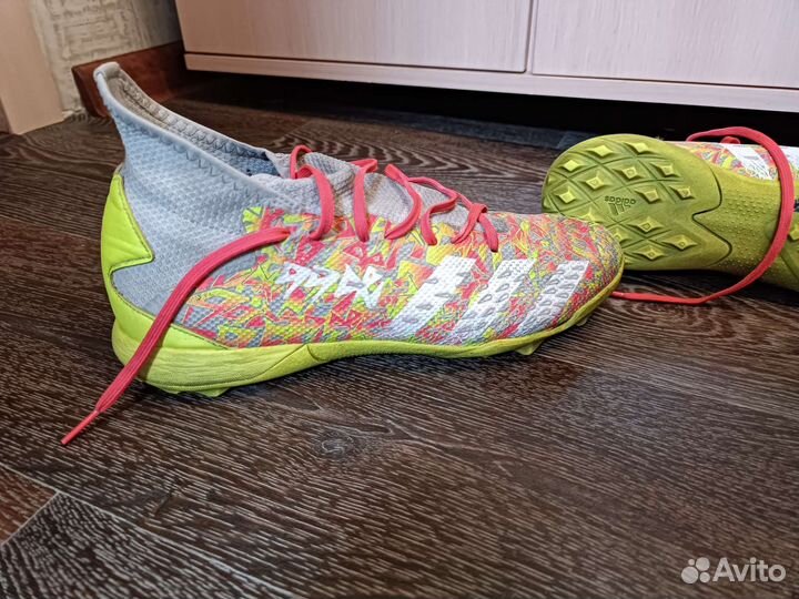 Футбольные бутсы adidas predator