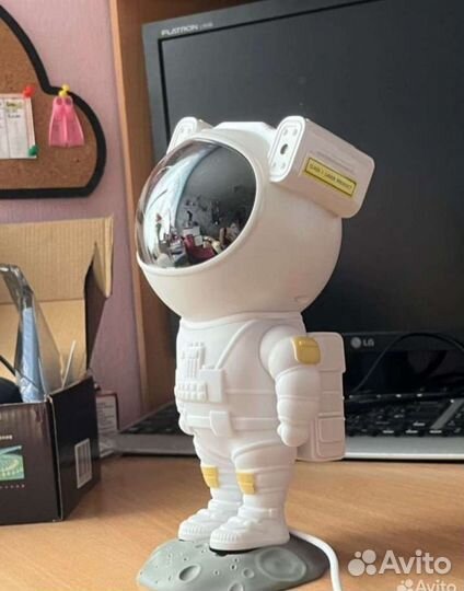 Детский ночник проектор космонавт