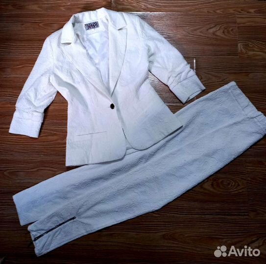 Костюм женский