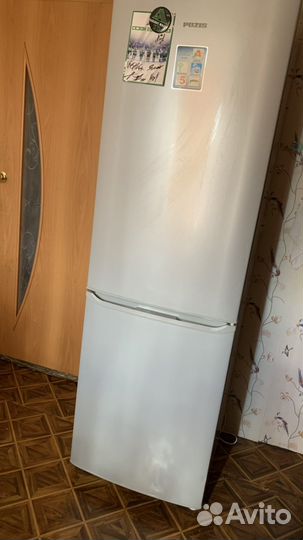 Холодильник бу pozis